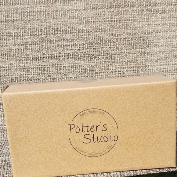 Potter's studio salt and pepper shakers. Box not included - Picture 2 of 5